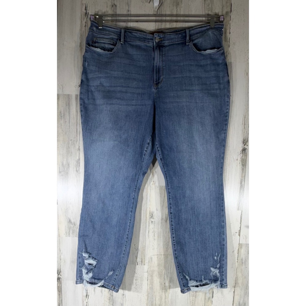 Judy Blue Straight Fit Jeans 24W (fits 42x31) Distressed Shark Bite Medium Wash